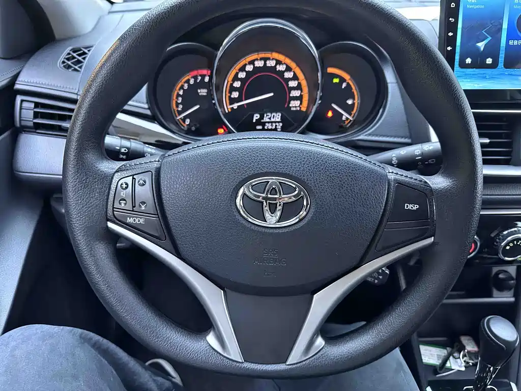 Toyota Yaris L 2022 — фото 11