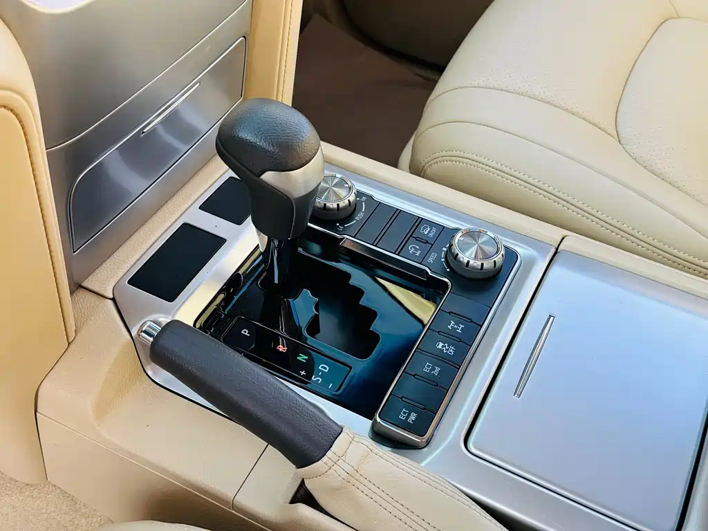Toyota Land Cruiser 2018 — фото 15