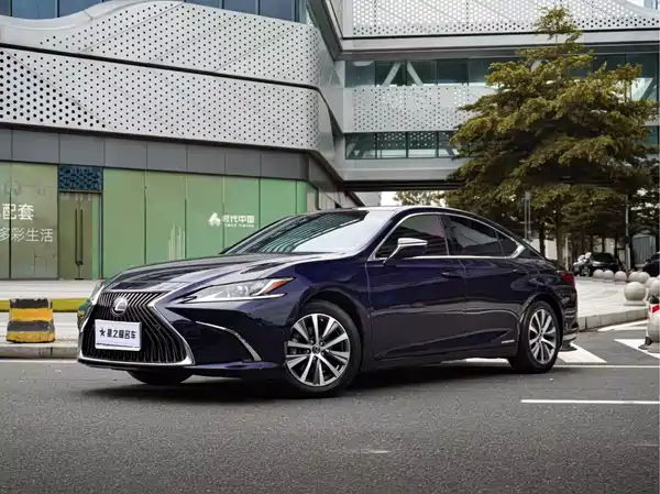 Lexus ES 2020