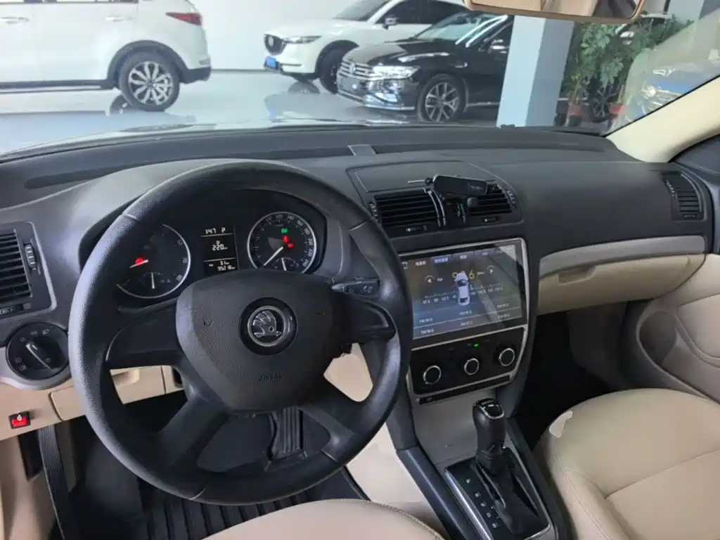 Skoda Octavia 2015 — фото 10