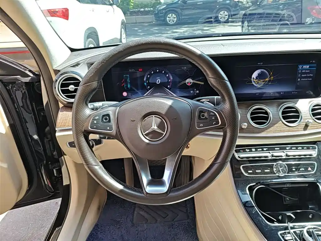 Mercedes-Benz E-Class 2017 — фото 11