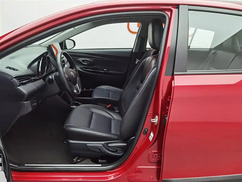 Toyota Yaris L 2022 — фото 10