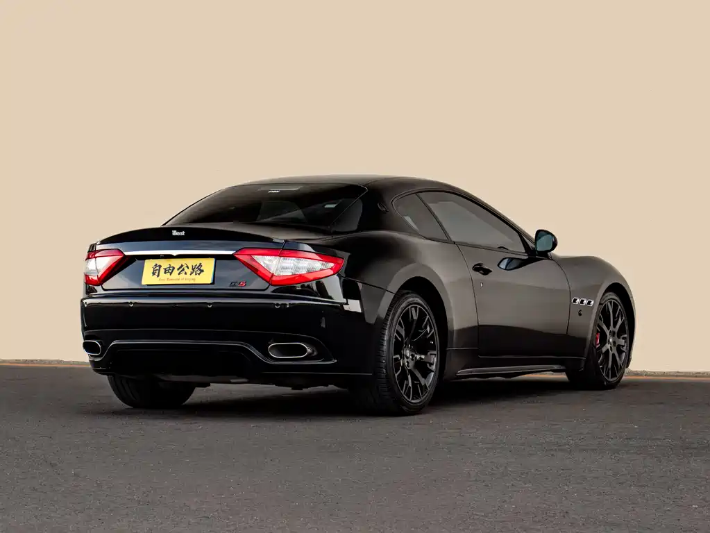Maserati Granturismo 2018 — фото 17
