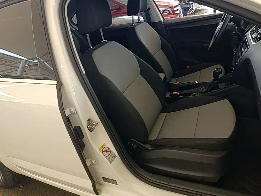 Skoda Octavia 2018 — фото 25