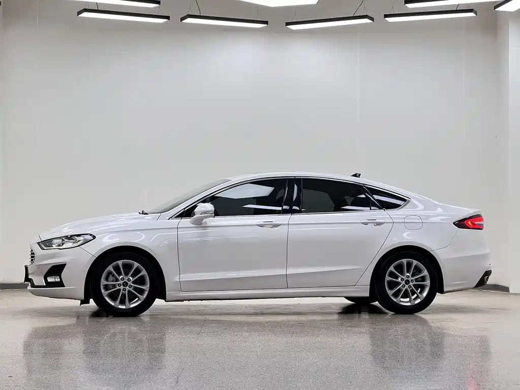 Ford Mondeo 2022 — фото 4