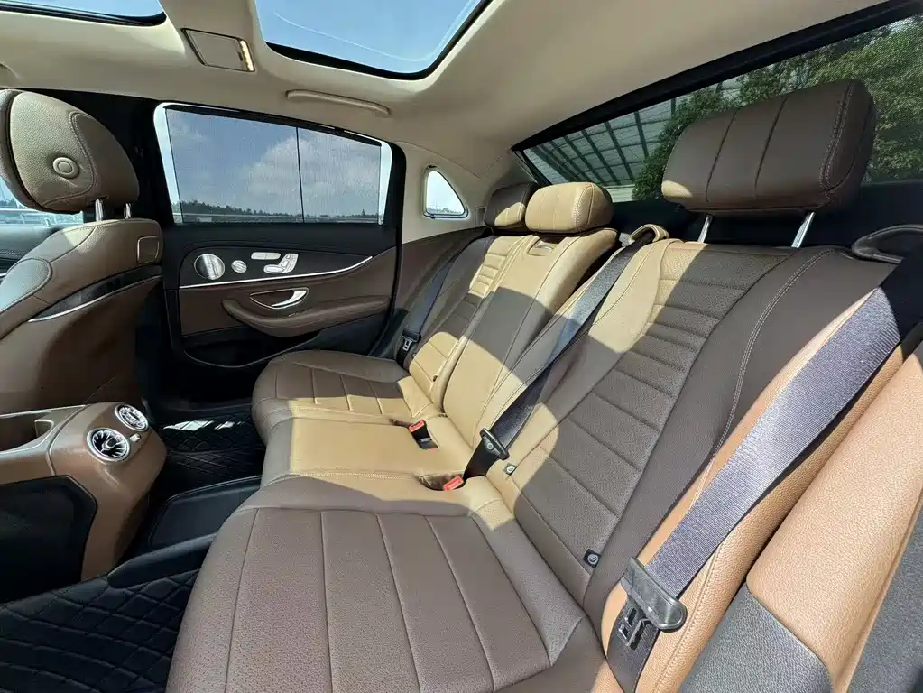 Mercedes-Benz E-Class 2019 — фото 17