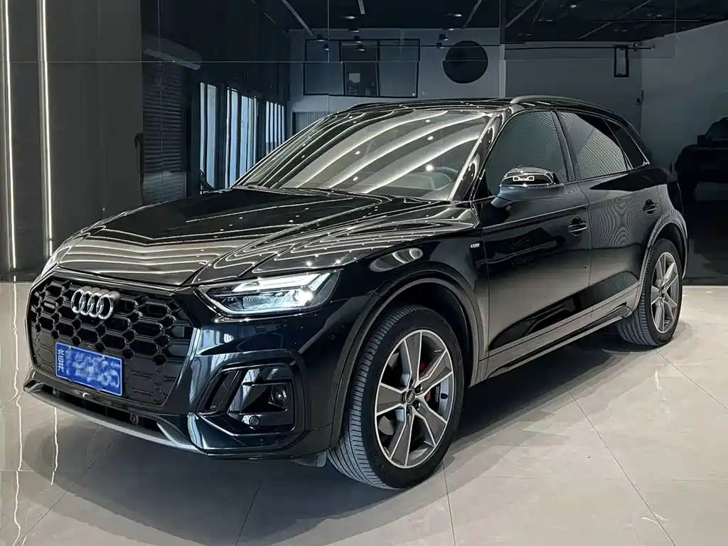Audi Q5L 2023 — фото 1