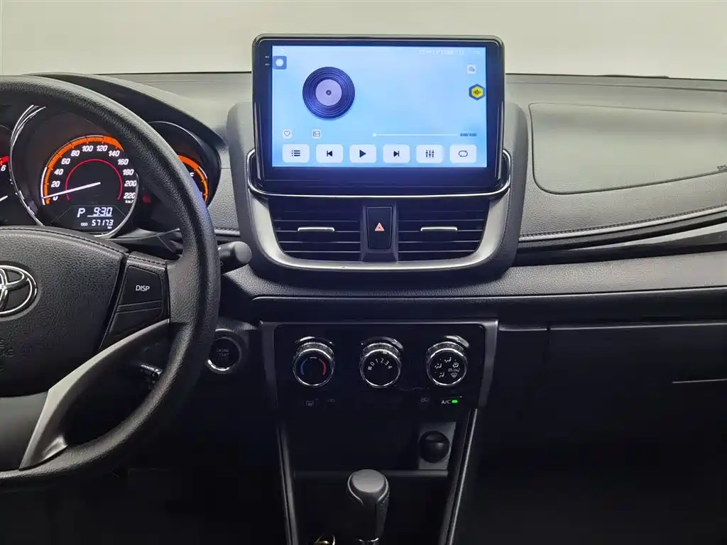 Toyota Yaris L 2022 — фото 12