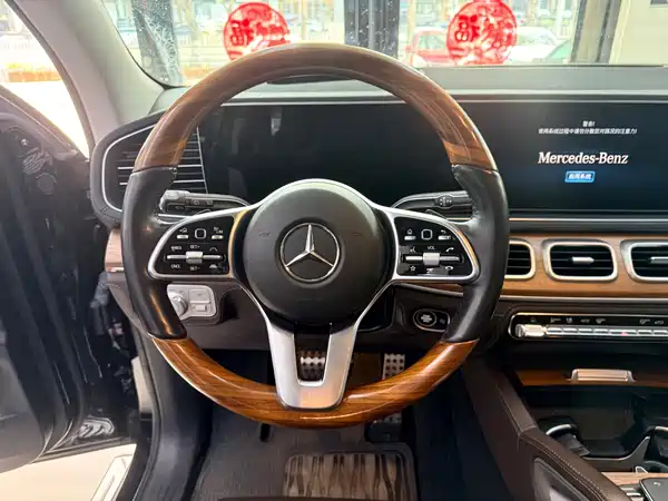 Mercedes-Benz GLS 2023