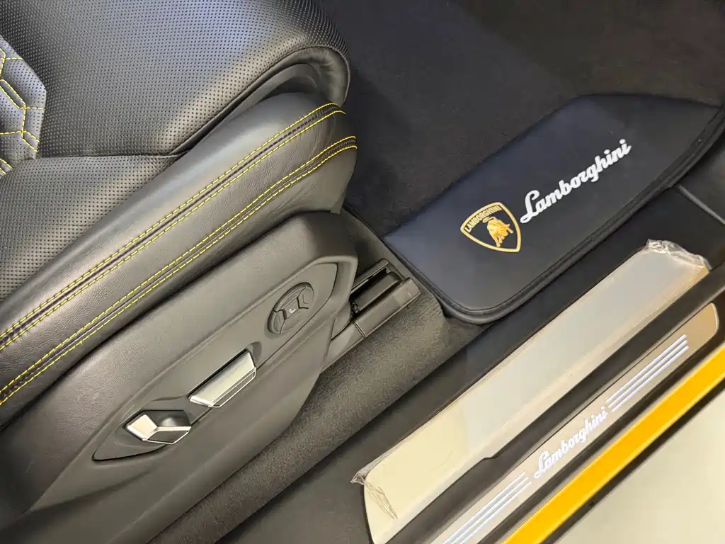 Lamborghini Urus 2019 — фото 15