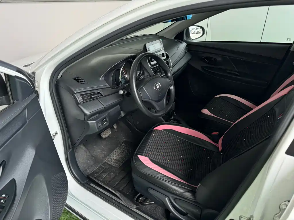 Toyota Yaris L 2020 — фото 6