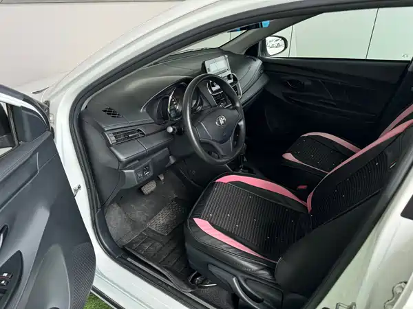 Toyota Yaris L 2020