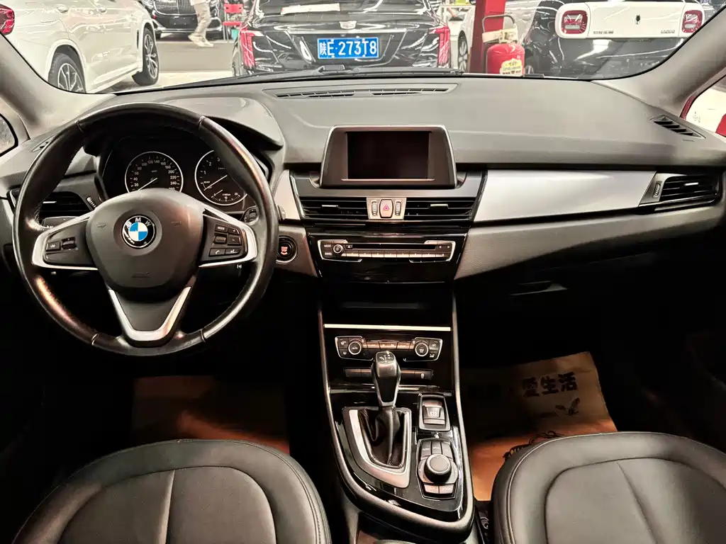 BMW 2 Series Station Wagon 2017 — фото 8