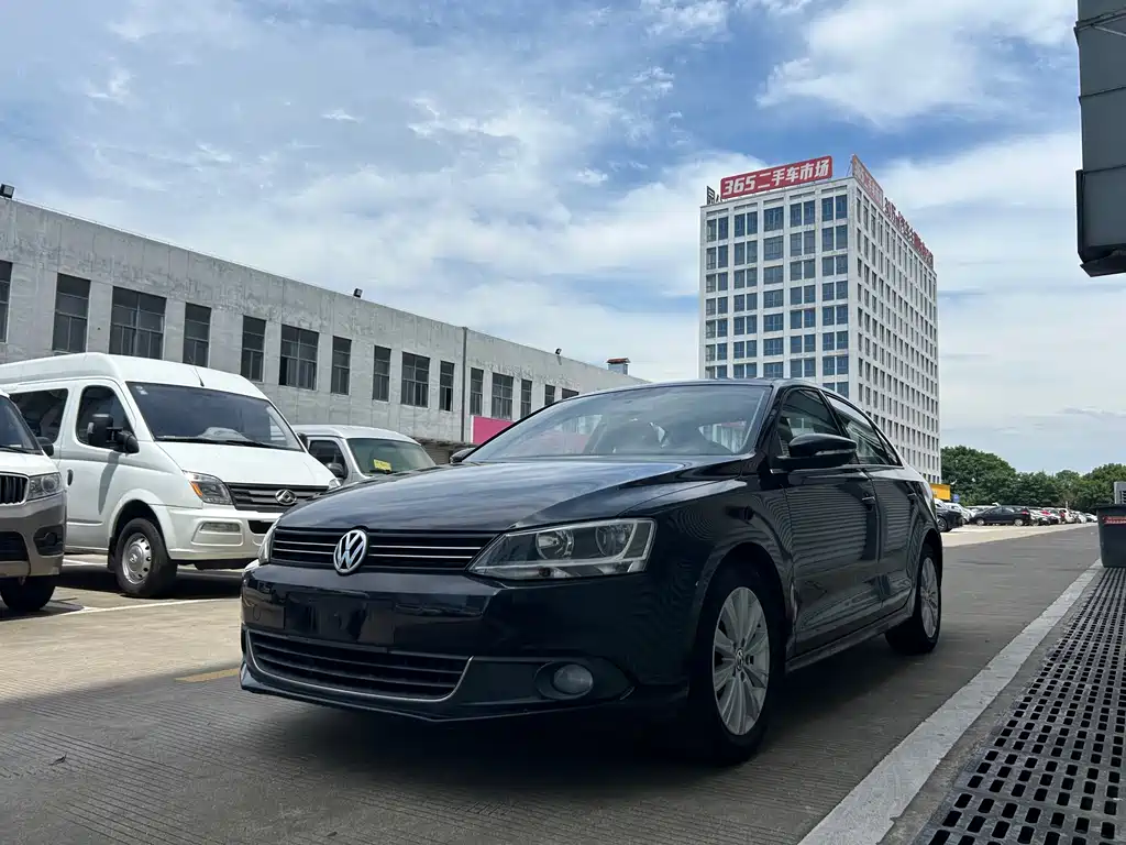 Volkswagen Sagitar 2013