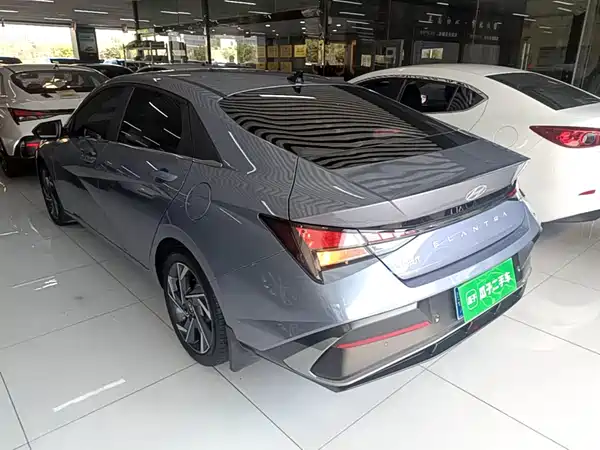 Hyundai Elantra 2025