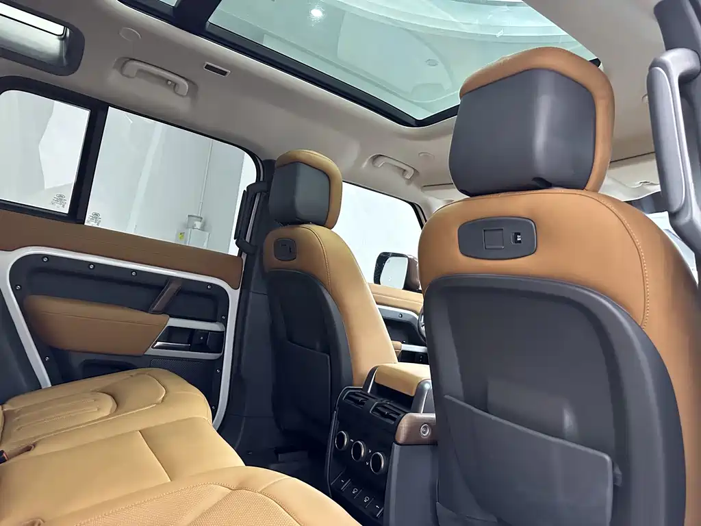 Land Rover Defender 2021 — фото 14