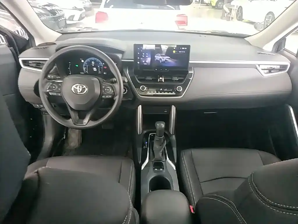 Toyota Corolla Cross 2023 — фото 10