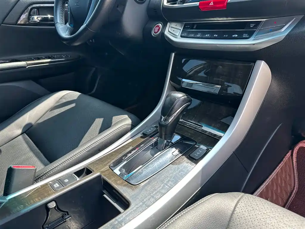 Honda Accord 2014 — фото 18