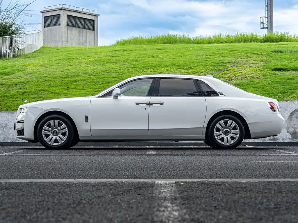 Rolls-Royce Ghost 2022 — фото 19