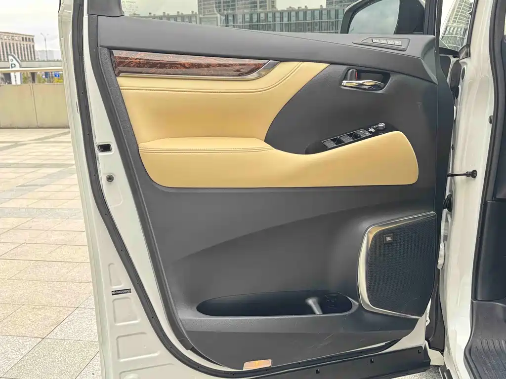 Toyota Alphard 2020 — фото 9