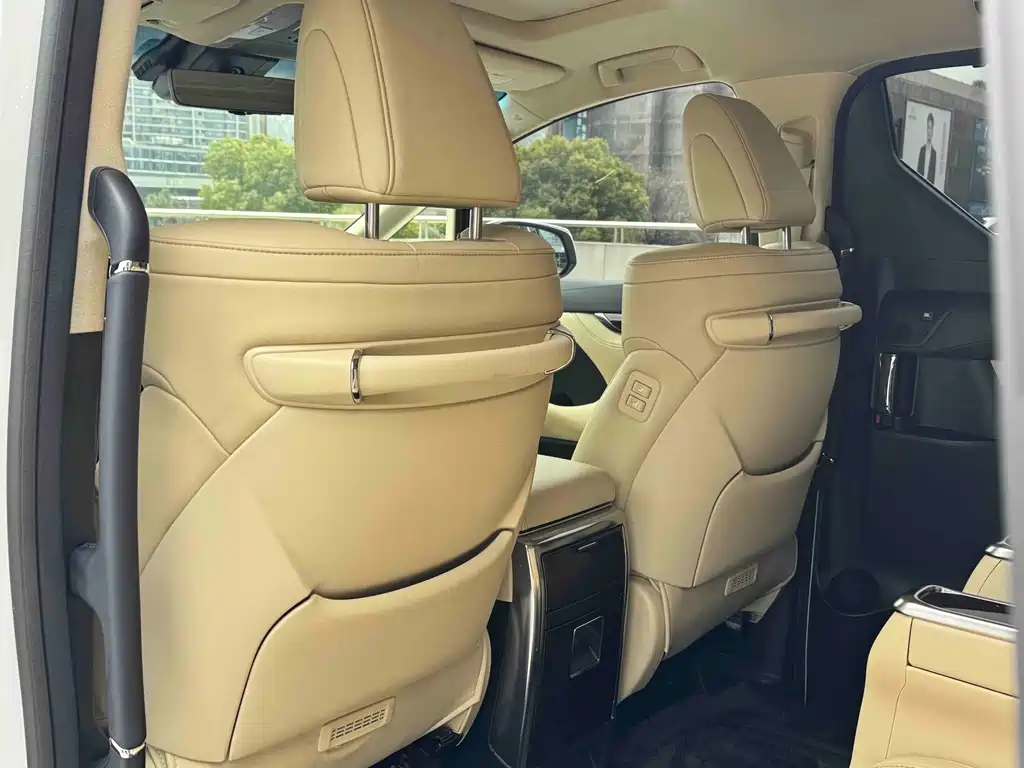 Toyota Alphard 2020 — фото 12