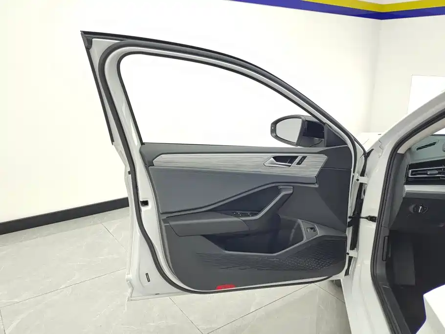 Volkswagen Sagitar 2023