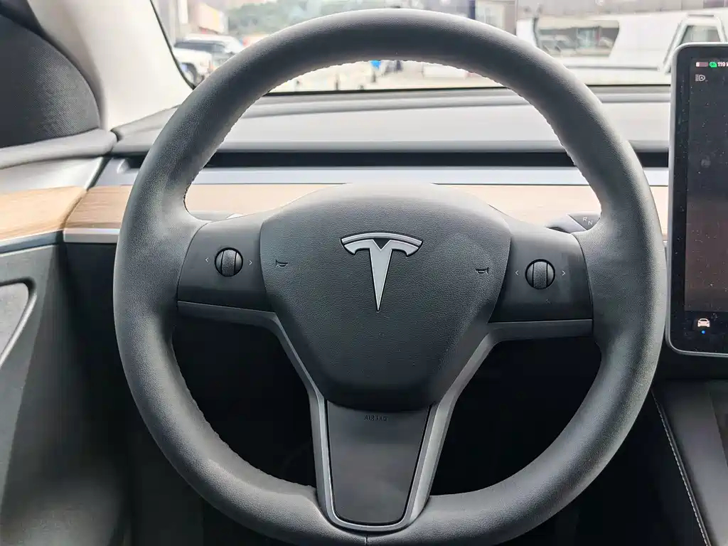 Tesla Model Y 2023 — фото 18