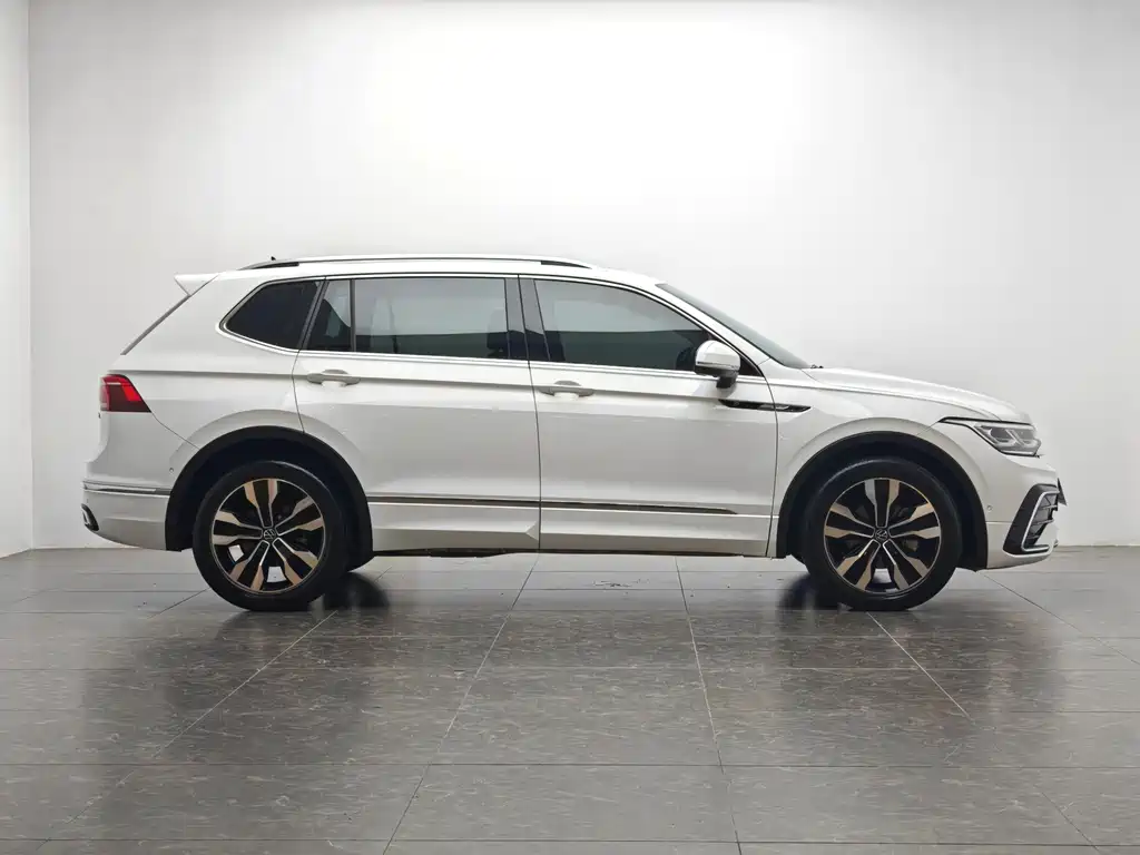 Volkswagen Tiguan L 2023 — фото 11
