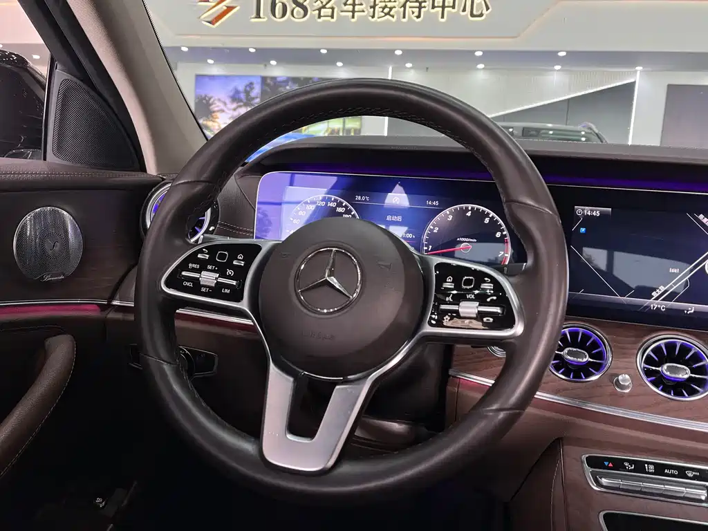 Mercedes-Benz E-Class 2020 — фото 15