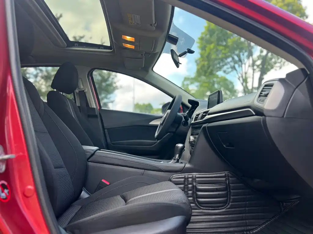 Mazda 3 Axela 2017 — фото 20