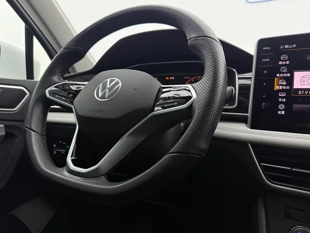 Volkswagen Tiguan L 2022 — фото 13