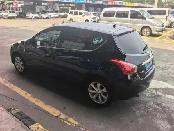 Nissan Tiida 2013