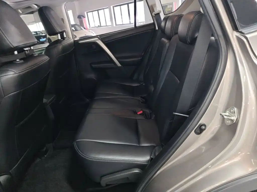 Toyota RAV4 2016 — фото 17