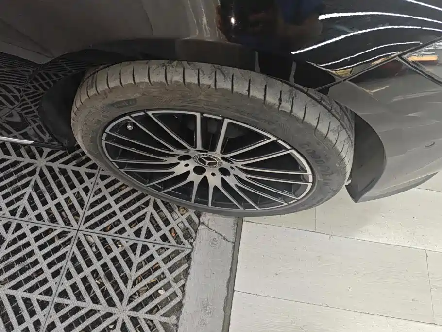 Mercedes-Benz C-Class 2024