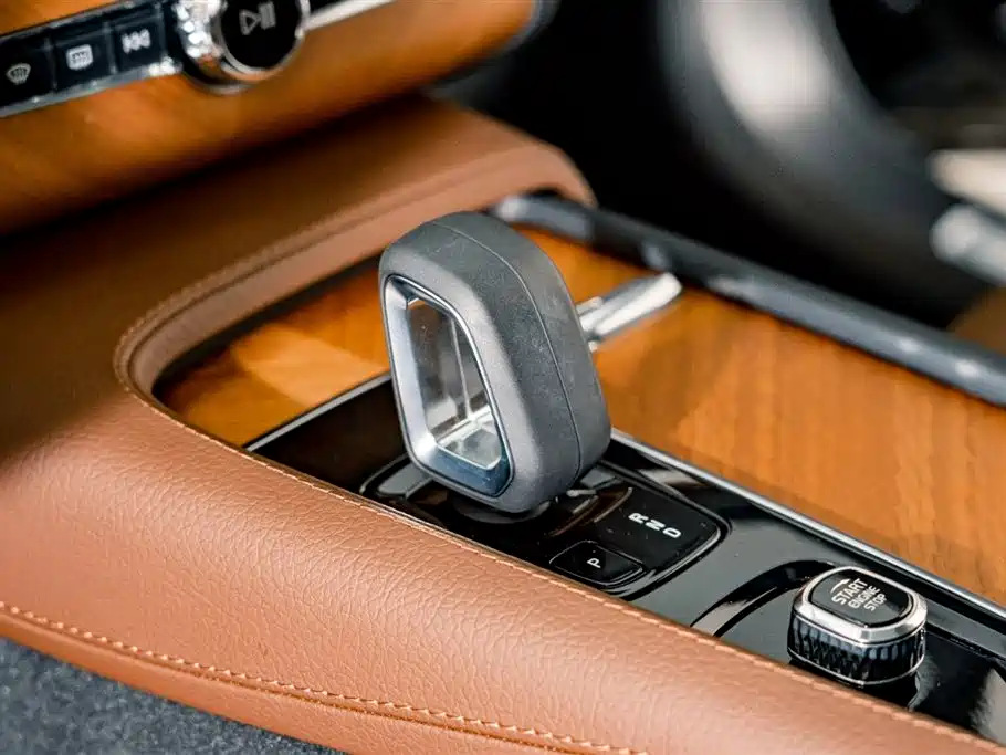 Volvo XC90 2022 — фото 14