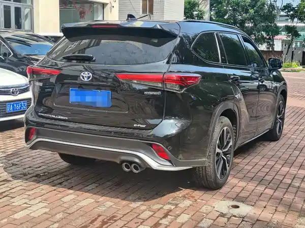 Toyota Crown Kluger 2022