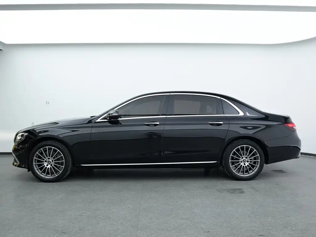 Mercedes-Benz E-Class 2022 — фото 19