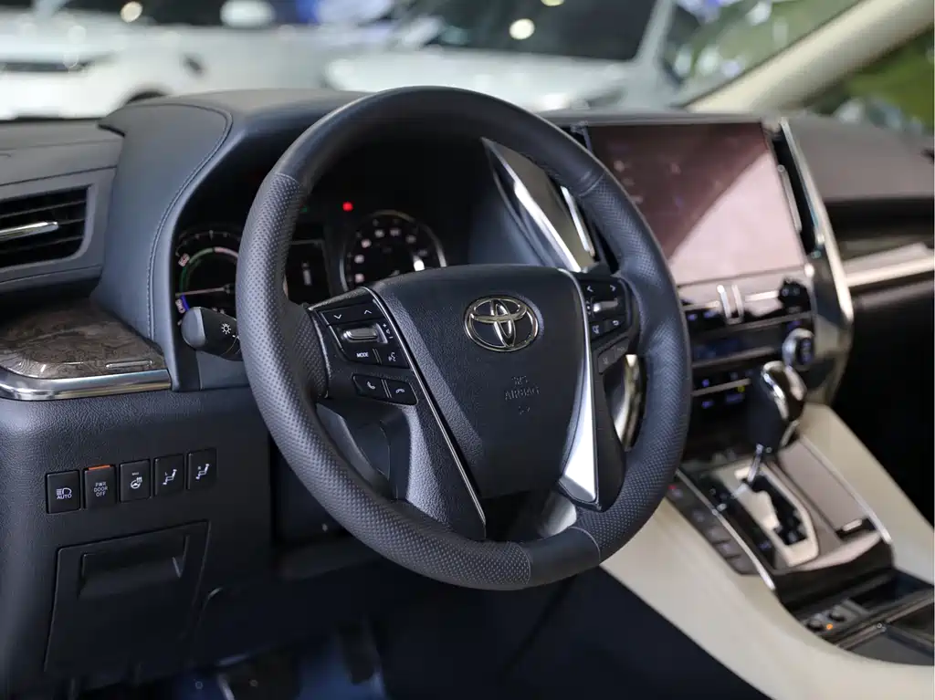 Toyota Vellfire 2023 — фото 8