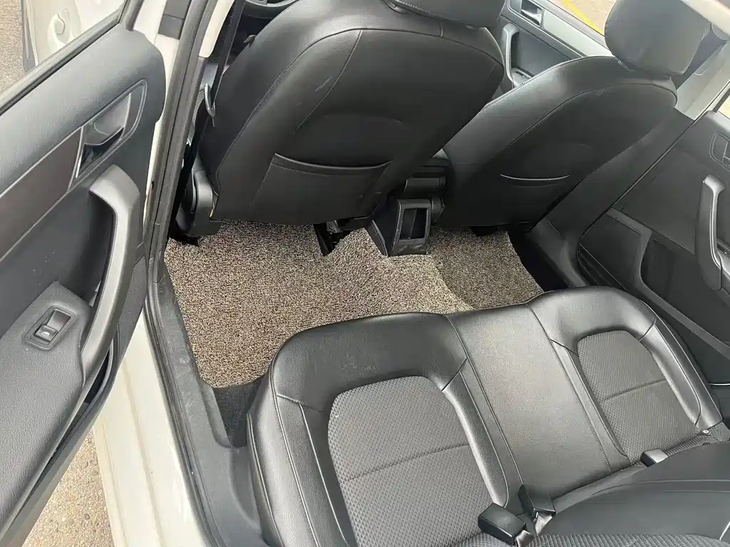 Skoda Rapid Spaceback 2014 — фото 8