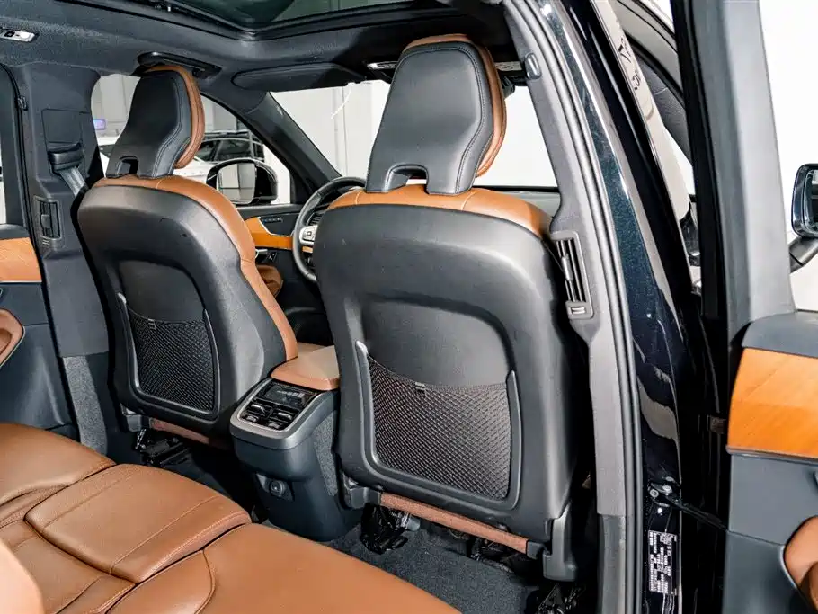 Volvo XC90 2022 — фото 18