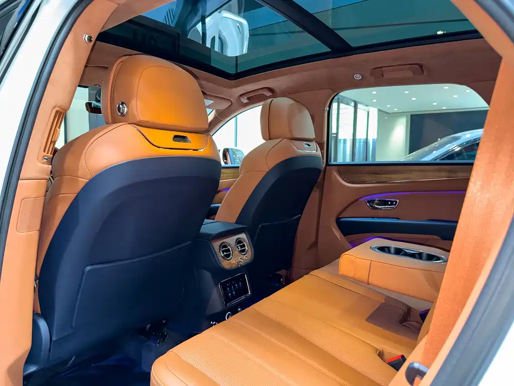 Bentley Bentayga 2025 — фото 15