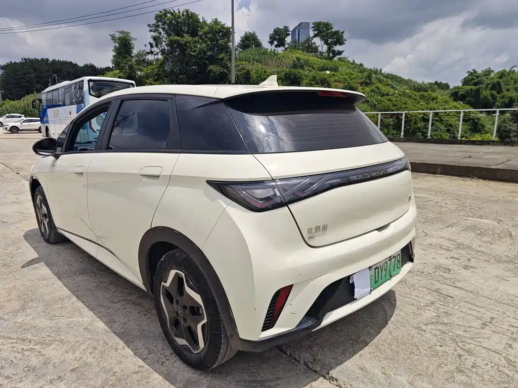BYD Dolphin 2023