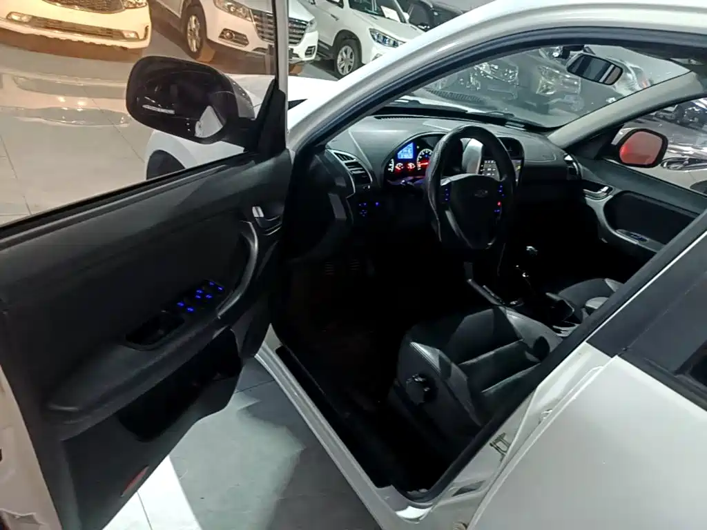 Chery Tiggo 3 2015 — фото 16