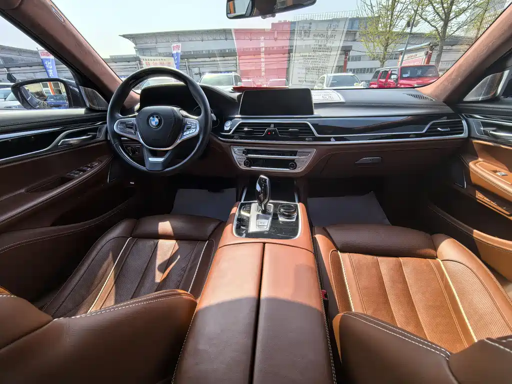 BMW 7 Series 2019 — фото 13