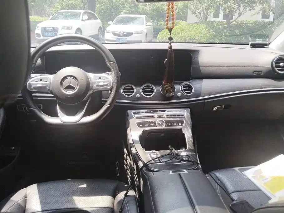 Mercedes-Benz E-Class 2019 — фото 12
