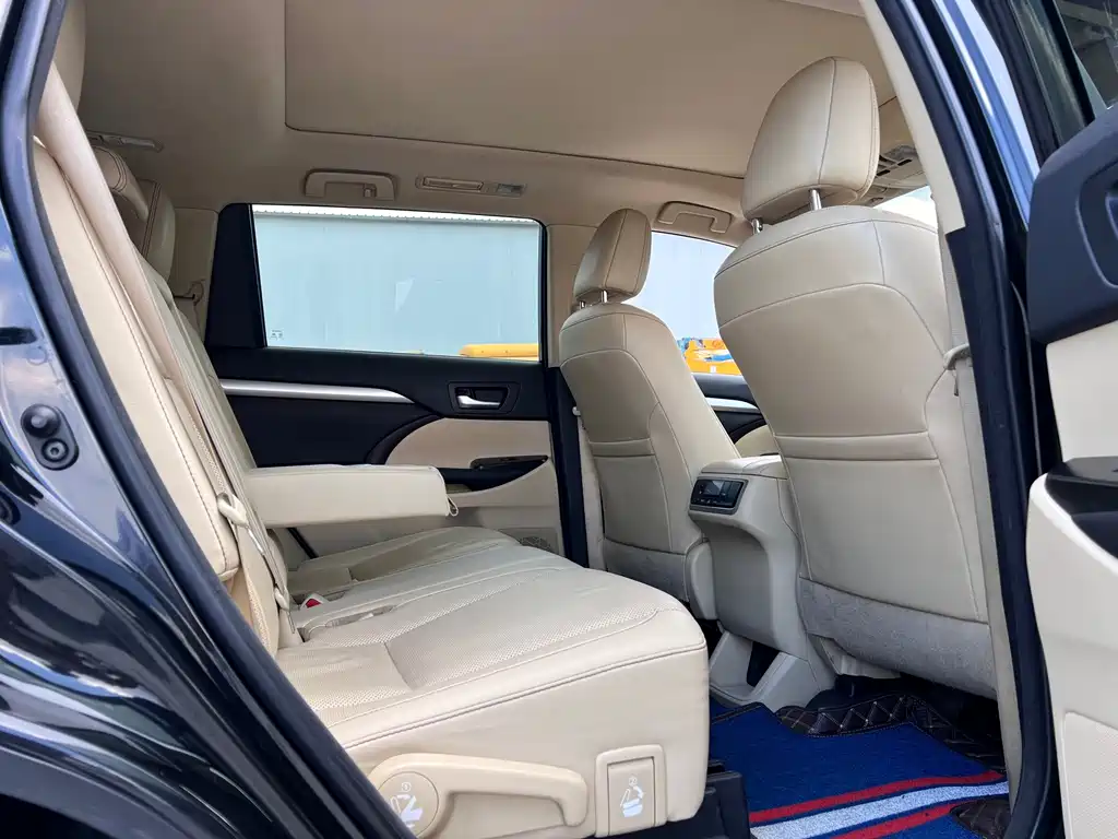 Toyota Highlander 2018 — фото 11