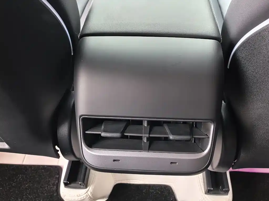 Tesla Model Y 2023 — фото 11