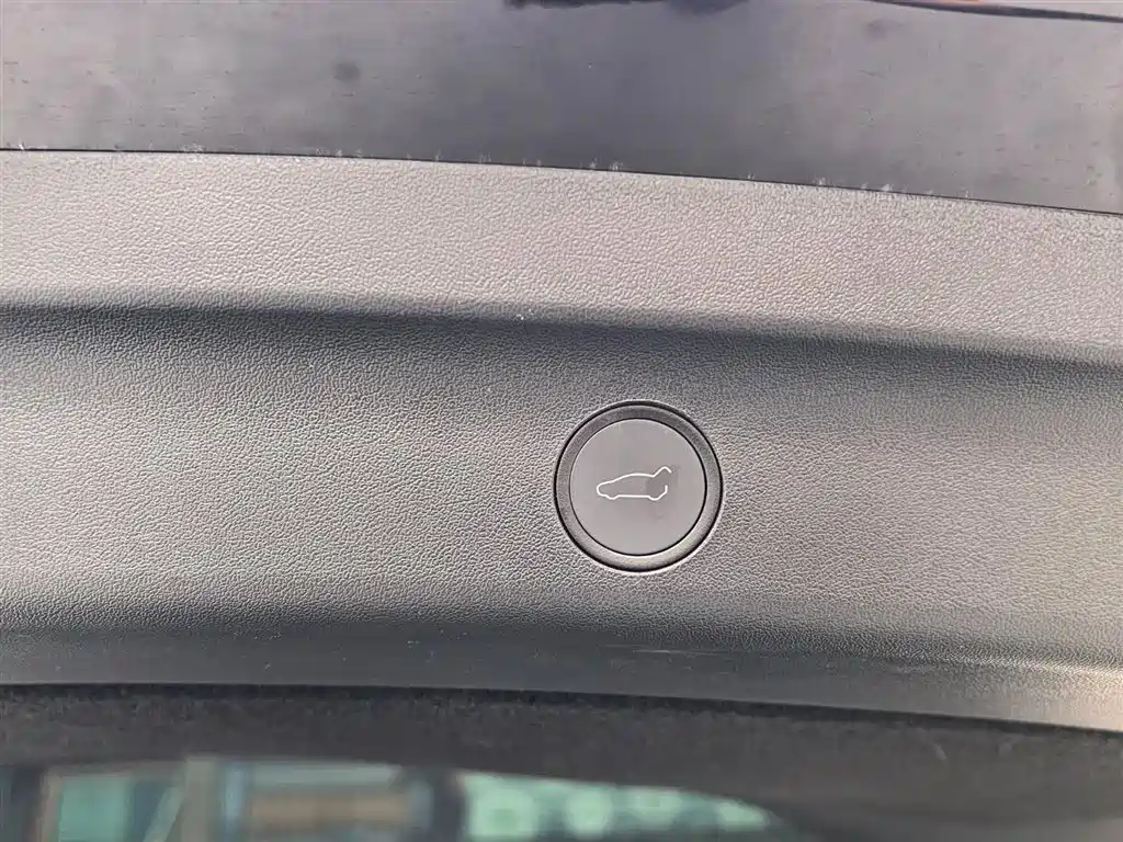 Tesla Model Y 2023 — фото 13