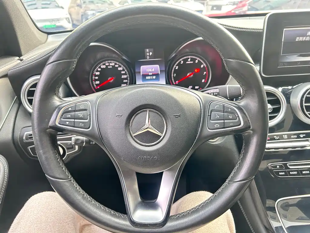 Mercedes-Benz GLC 2016 — фото 20