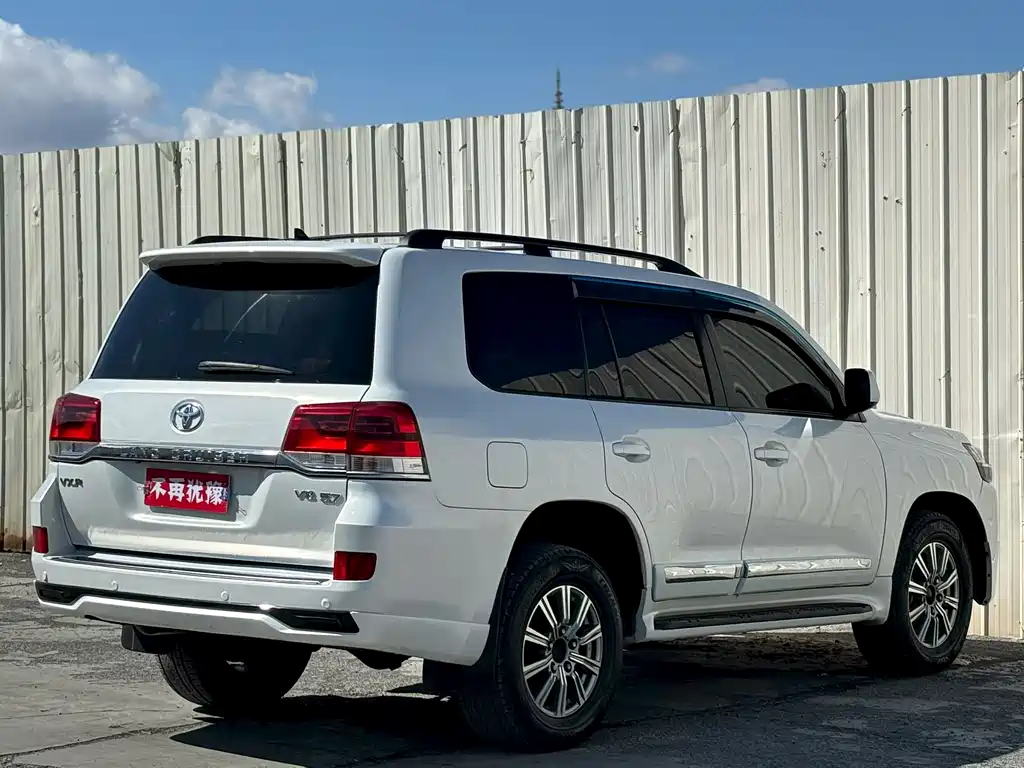 Toyota Land Cruiser 2010 — фото 7